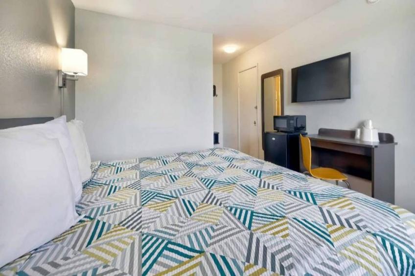 1 King Bed  Non-Smoking - foto 10