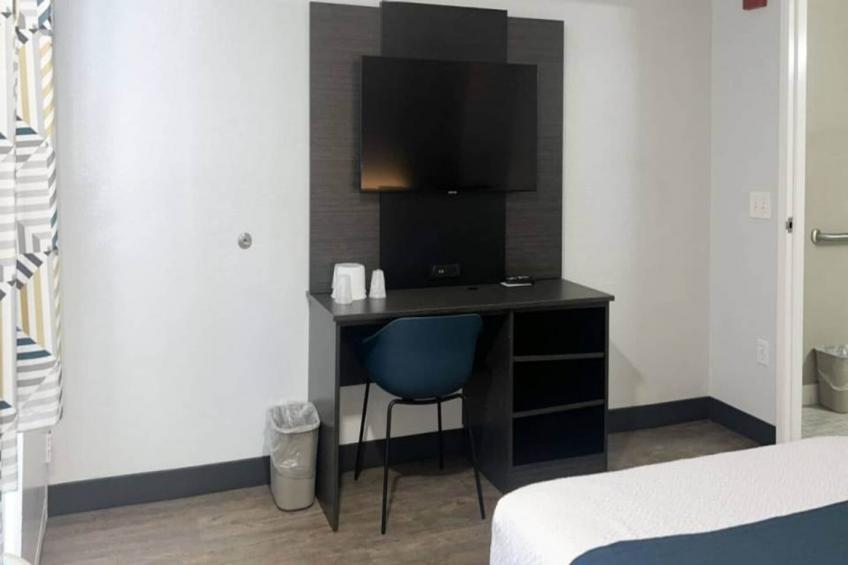 1 Queen Bed  Micfridge - foto 11