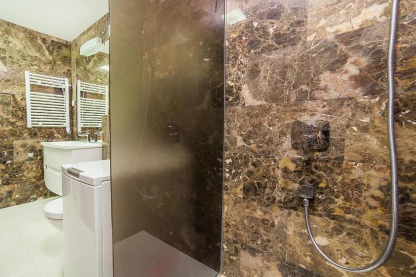 Exclusive Budva Stay Steps From the Beach - One Bedroom Apartment with Balcony - foto 16