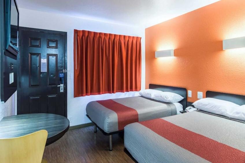 2 Full Beds  Smoking - foto 16