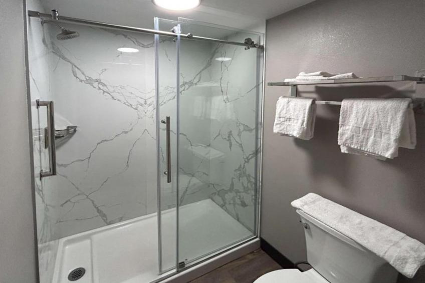 2 Queen Beds  Non-Smoking Micfridge - foto 10