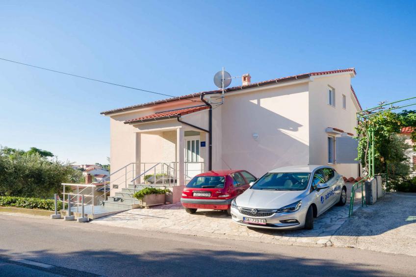 Holiday apartment with barbecue and balcony - BF-XPV6F
