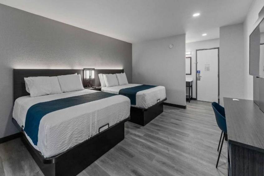 2 Queen Beds  Non-Smoking Micfridge - foto 9