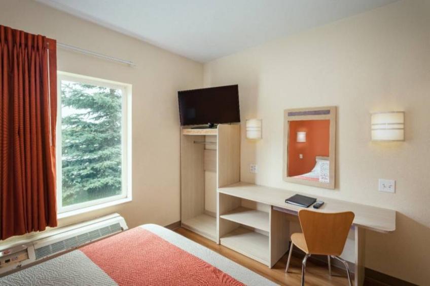 1 King Bed  Mobility Accessible RI Shower Nsmk - foto 26