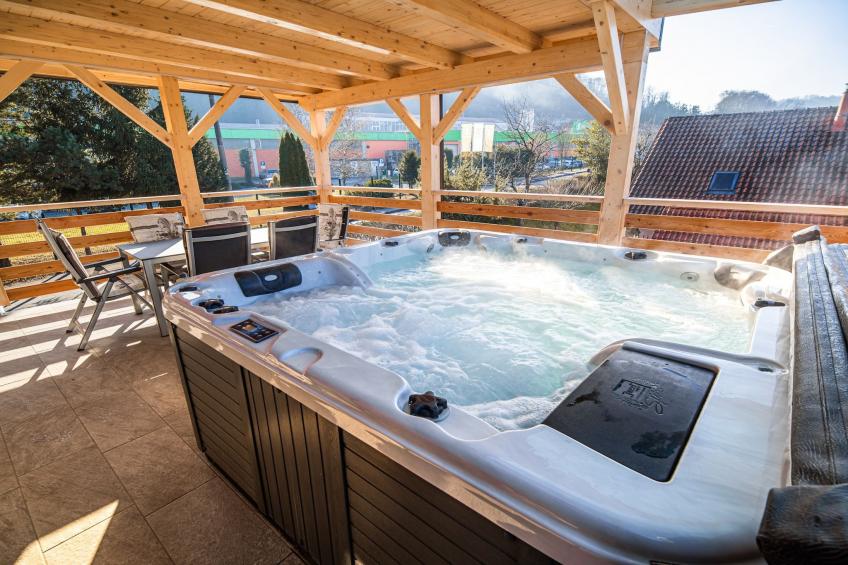 Relaxing Retreat with Hot Tub in Sevnica - Three Bedroom Apartment - foto 44