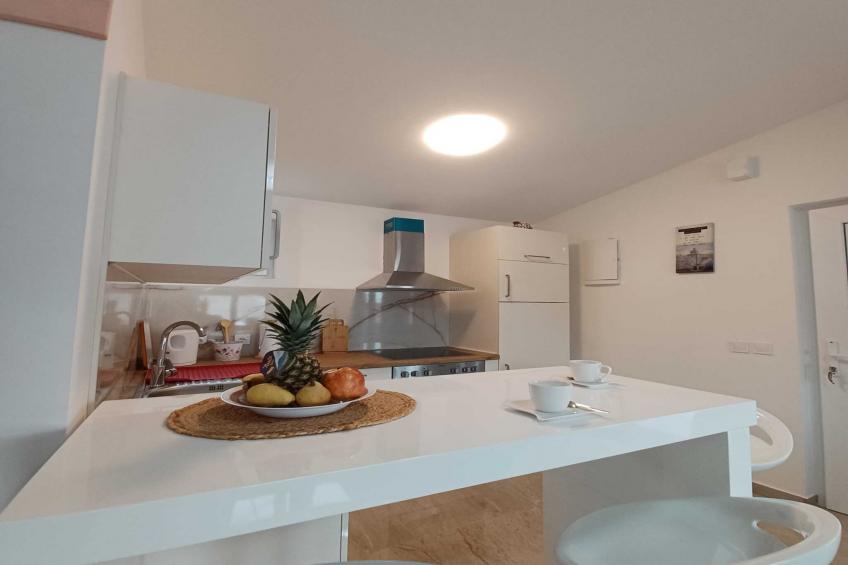 Beachfront Apartment with Balcony and Sea View - foto 10