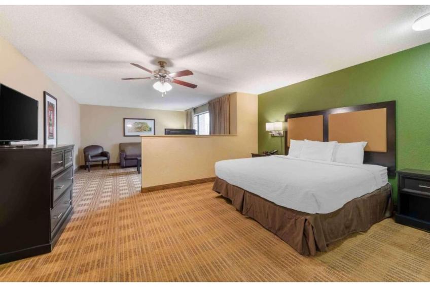 1 Queen Bed | Non-Smoking, Kitchen - foto 34