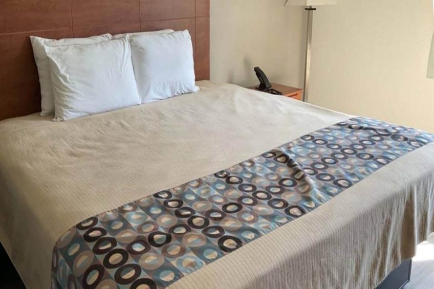 1 King Bed  Non-Smoking Micfridge