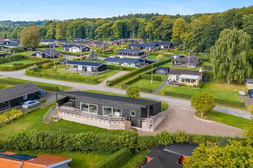 "Fin" - 150m from the sea