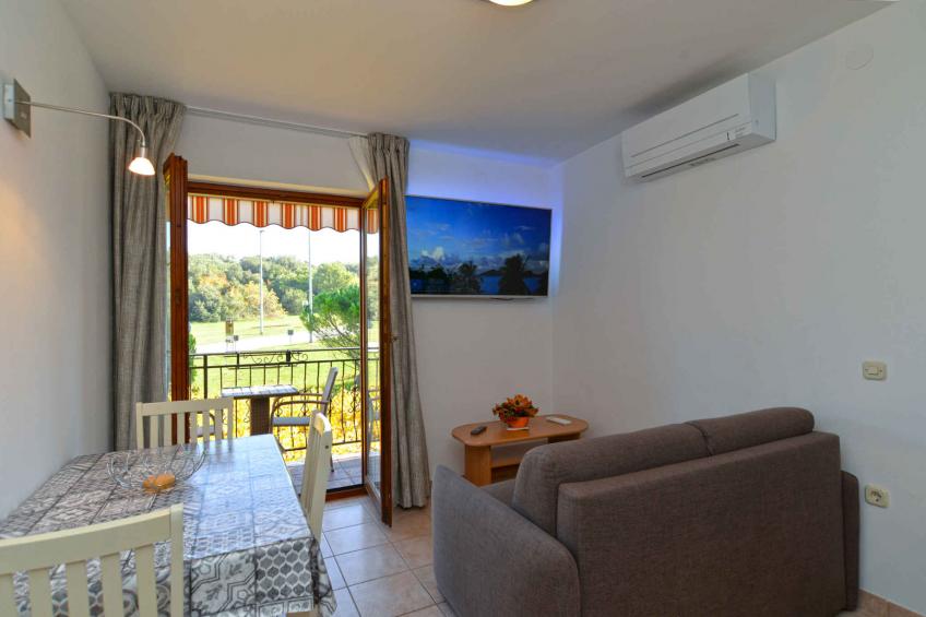 Holiday apartment with balcony and air conditioning - BF-VJVYW - foto 7