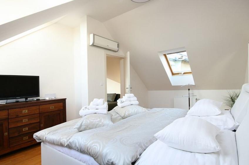 Luxuriöse Altbau-Dachgeschosswohnung in Prag - foto 16