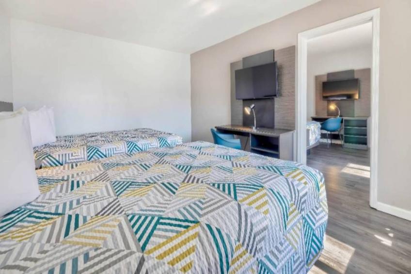 1 Queen Bed  Non-Smoking Kitchen - foto 2