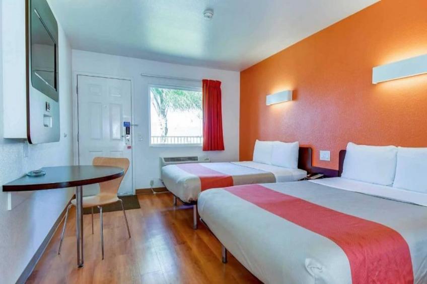 2 Full Beds  Non-Smoking - foto 7
