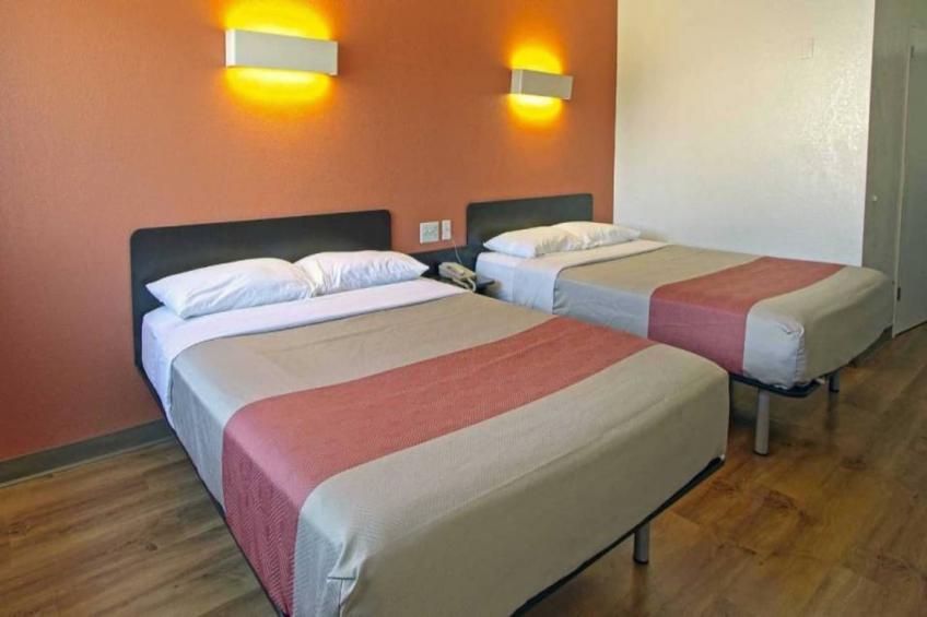 2 Queen Beds  ADA/Tub/Micfridge - foto 10
