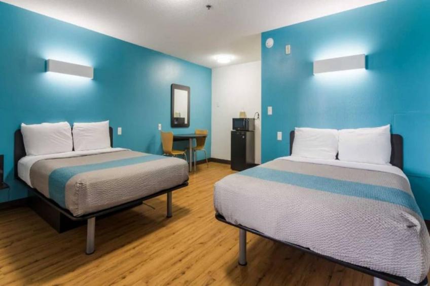 2 Full Beds  Non-Smoking Micfridge - foto 5