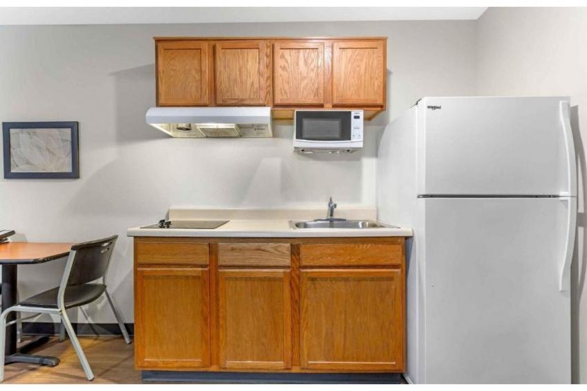 1 Full Bed  Non-Smoking Kitchen - foto 4