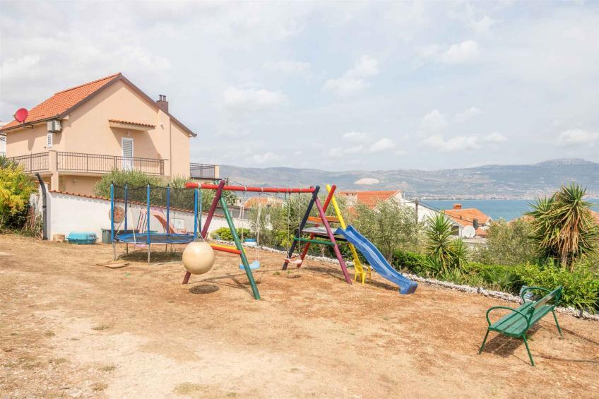 Holiday apartment with air conditioning, terrace and sea view in Slatine - BF-3VNF8 - foto 6