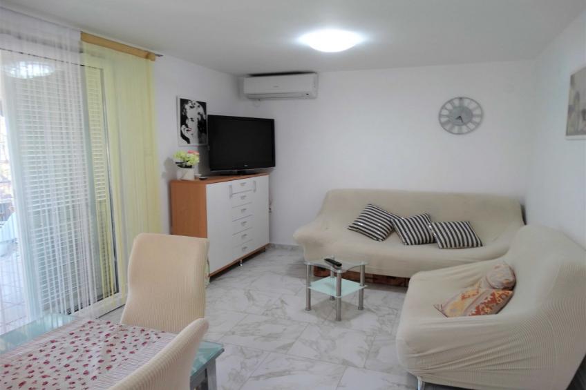 Selce Shorefront Apartment with Balcony and Sea View - Two Bedroom Apartment with Balcony and Sea View