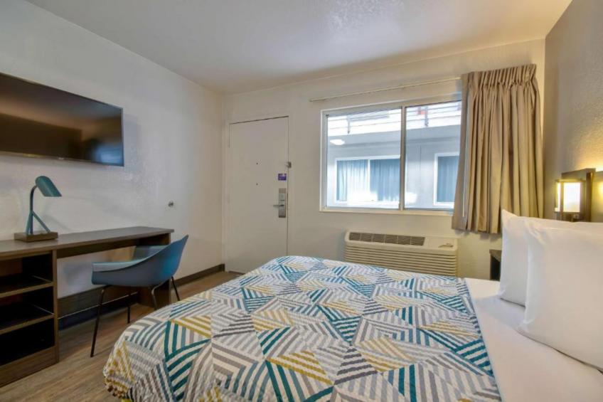 1 King Bed  Non-Smoking - foto 25