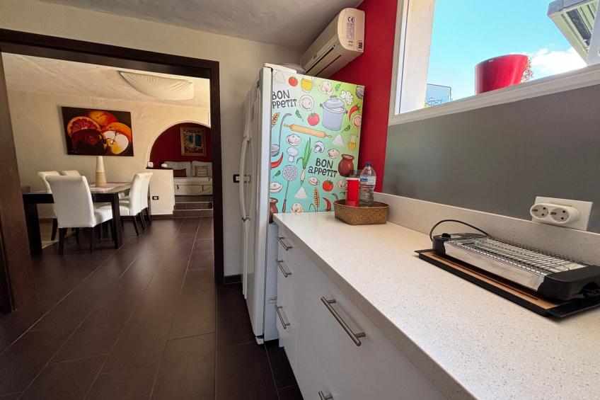 Haus mit beheiztem Schwimmbad, Berg- und Meerblick - foto 26