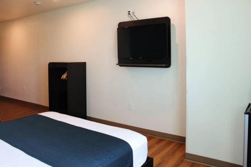 1 Queen Bed  ADA/Tub/Non-Smoking - foto 8