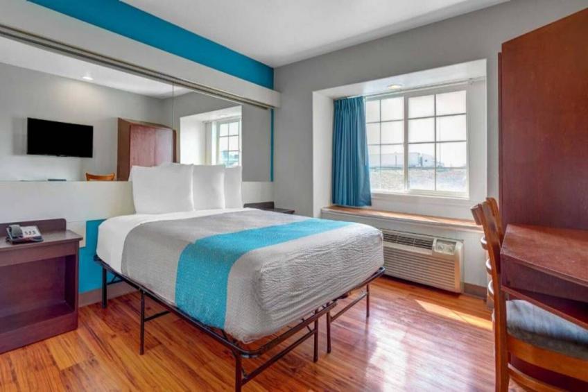1 Queen Bed  Non-Smoking