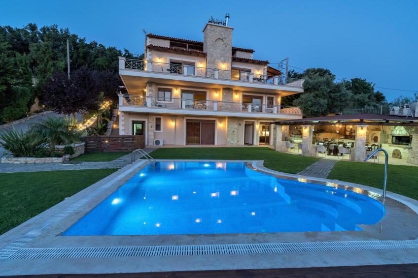 Villa Zeus mit privatem Pool und Jacuzzi