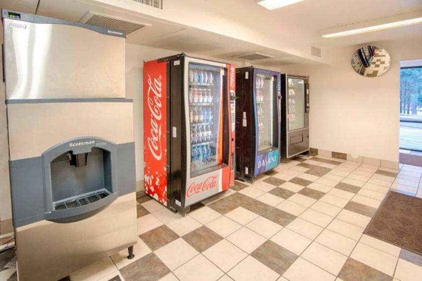 1 Queen Bed  Premium Micfridge - foto 36