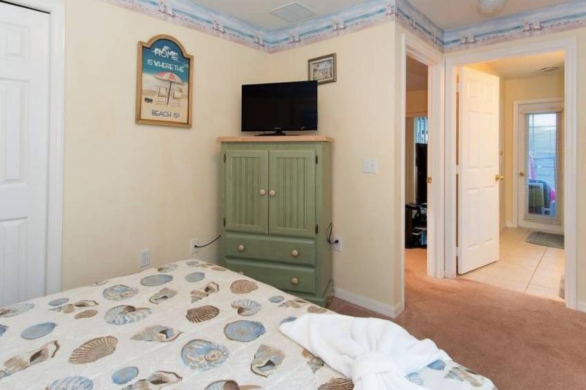 Sonniger Privatpool mit freistehendem Whirlpool und Filmraum - foto 19