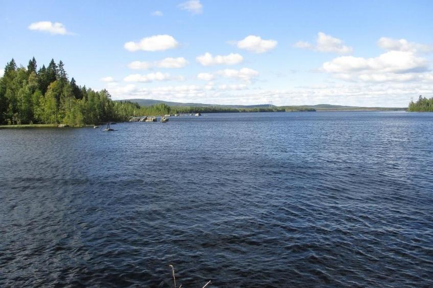 Einfache Holzhütte für das wahre Naturerlebnis am Stausee - foto 9