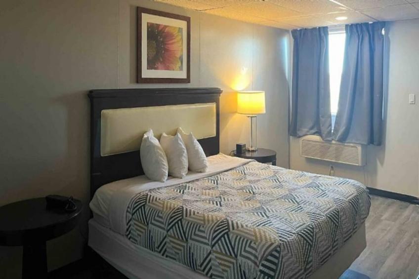1 King Bed  Non-Smoking Kitchen - foto 6