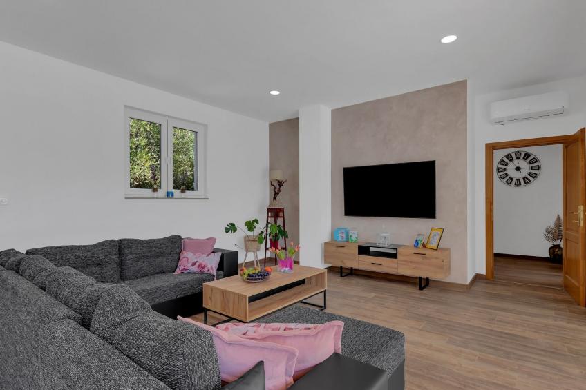 Alleinstehende Villa Slime mit Pool und Garten - foto 29