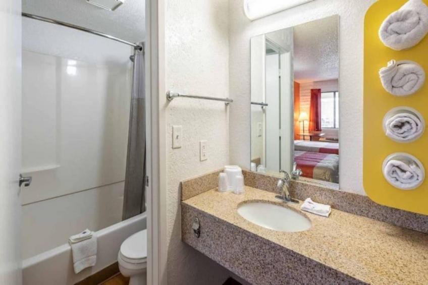 2 Queen Beds  Smoking Micfridge - foto 19