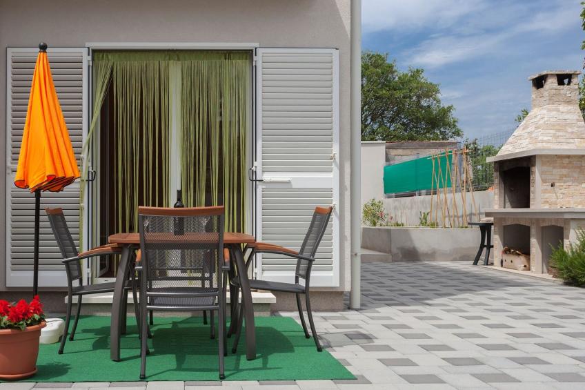 "Dinka" mit Terrasse