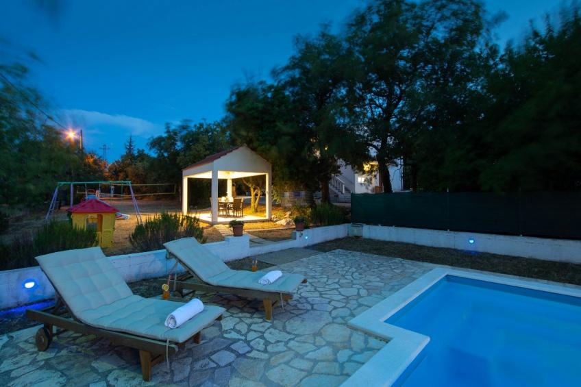 Spacious Prgomet Retreat with Private Pool, Fitness Centre, and Garden - Three Bedroom Villa - foto 33