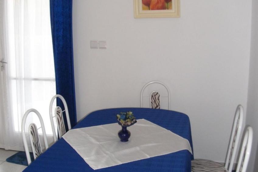 mit Terrassen, Balkonen sowie Parkplatz - foto 3