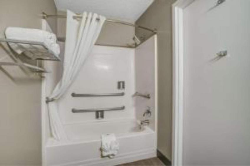 2 Queen Beds  ADA/Tub - foto 13