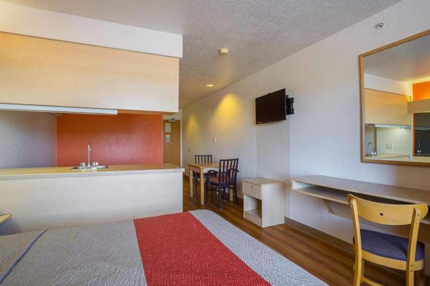 1 Queen Bed  Suite Non-Smoking - foto 13