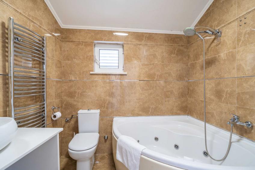 Apartments Isabora - Comfort Three-Bedroom Apartment with Balcony and Sea View (Second Floor) - foto 22
