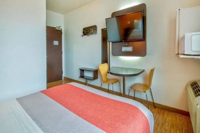 1 QUEEN BED  NON-SMOKING - foto 8