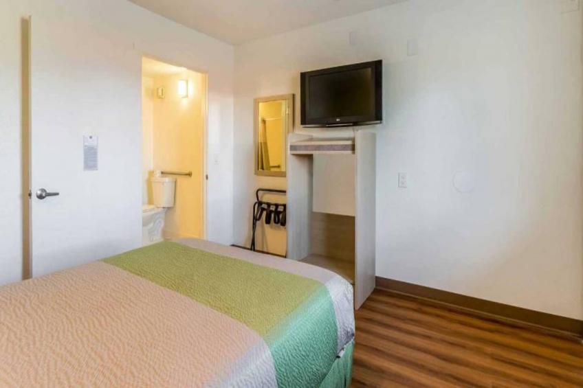 1 QUEEN BED  NON-SMOKING - foto 11