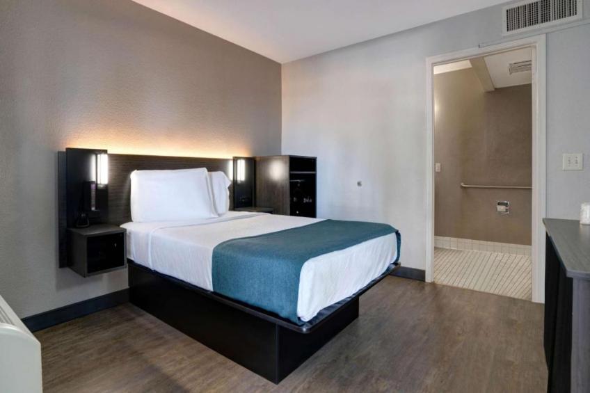 1 Queen Bed  Non-Smoking - foto 5