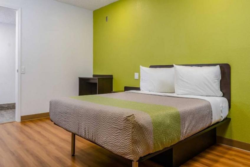 1 Queen Bed  ADA/RI Shower/Non-Smoking - foto 7