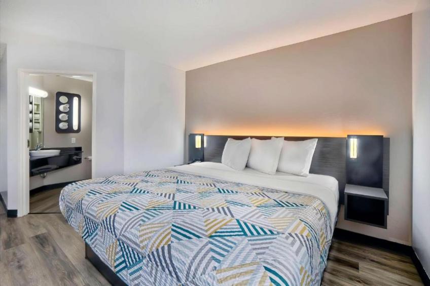 1 King Bed  Mobility Accessible Tub Nsmk - foto 8
