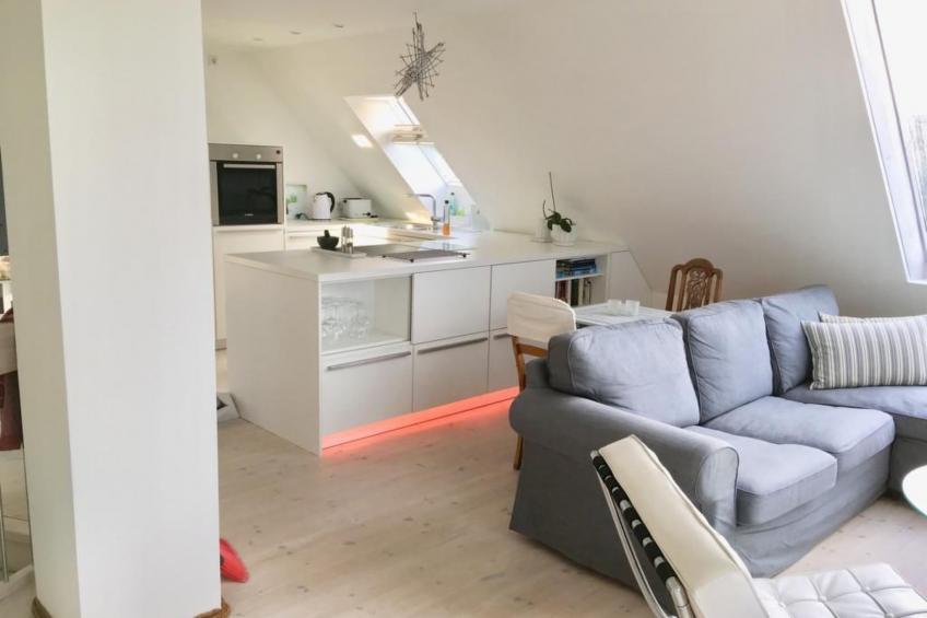 Helle Dachgeschosswohnung an der Flensburger Förde - foto 2