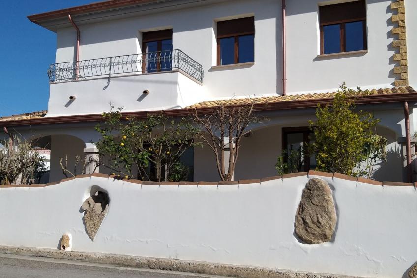 Anwesen mit Balkon - foto 13