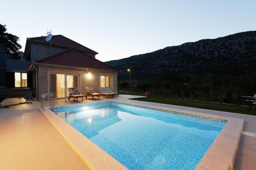 Villa Avec une grande piscine de jardin - BF-MN2YF