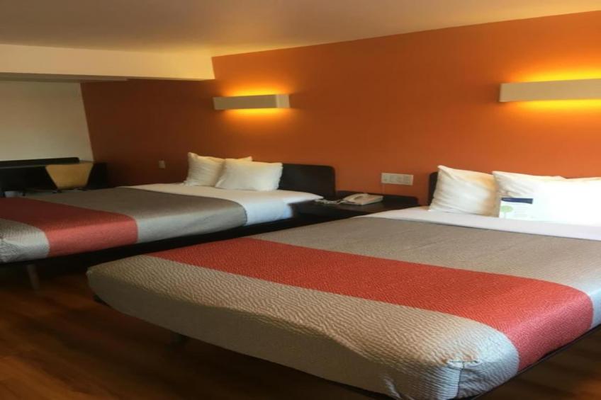 2 Full Beds  ADA/Tub - foto 3
