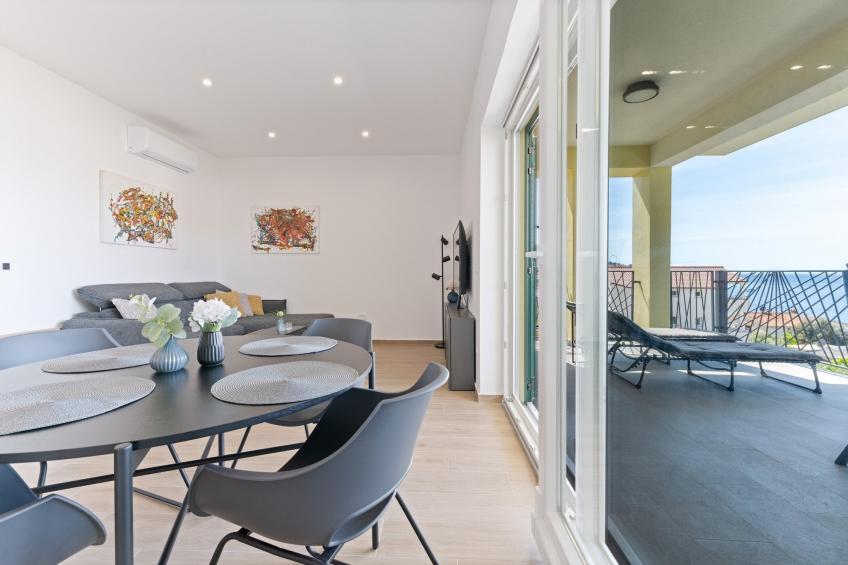 Luxury Living at Horizon Retreat - Deluxe Two Bedroom Apartment (owner  West S6)