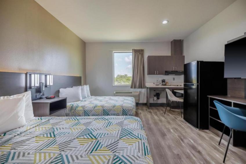 2 Queen Beds  Non-Smoking Kitchen - foto 8